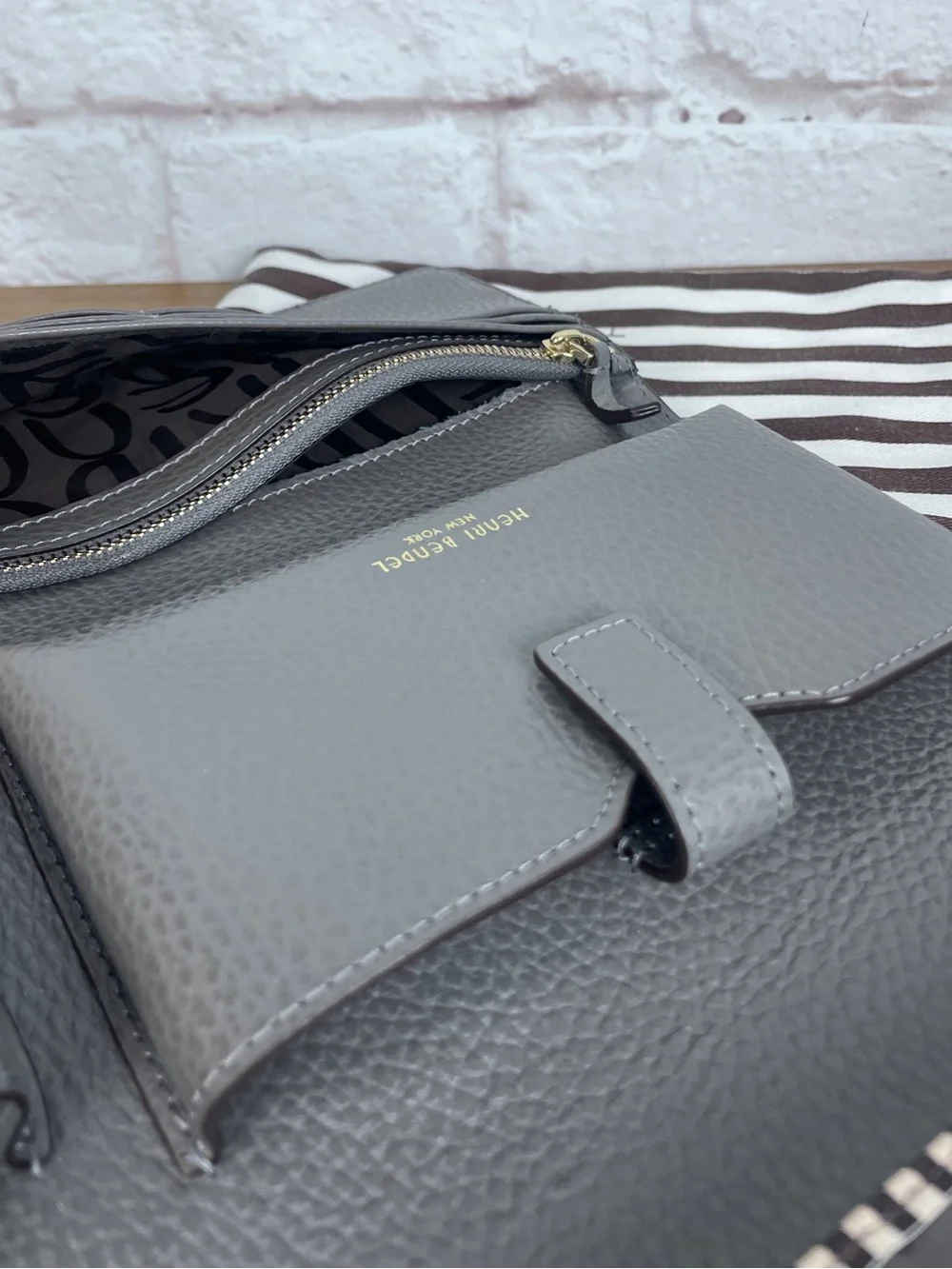 Henri Bendel Uptown Organizer Gray Leather Wristlet Wallet Clutch